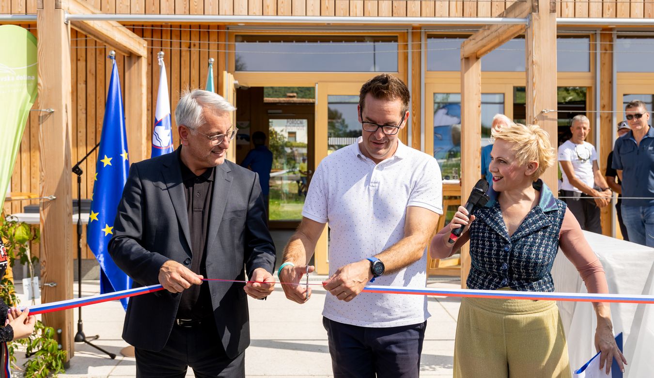 Minister za gospodarstvo, turizem in šport Matjaž Han in župan Mestne občine Nova Gorica Samo Turel med razrezom traku.