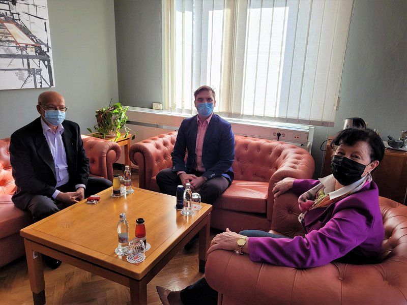 Župan in podžupanja Mestne občine z ravnateljem Marijanom  Kogojem