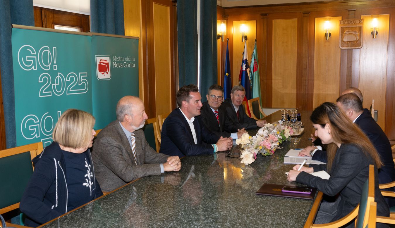 Župan Mestne občine Nova Gorica, predsednik Društva prijateljstva Slovenije in Azerbajdžana Andrej Kompara, prvi mož azerbajdžanskega okrožja Oghuz, g. Javid Abdul-Gadirov, veleposlanik Republike Azerbajdžan v Sloveniji in njuna delegacija na sprejemu.