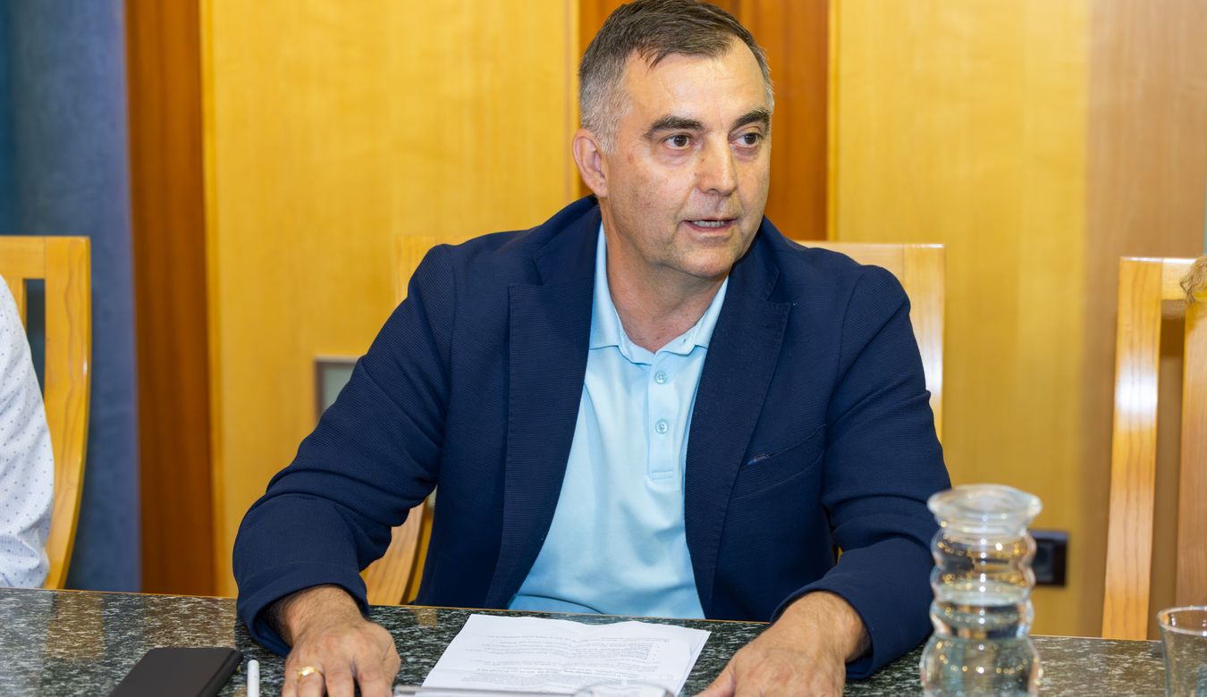Govornik na novinarski konferenci, predsednik Športne zveze Nova Gorica Miran Mullner