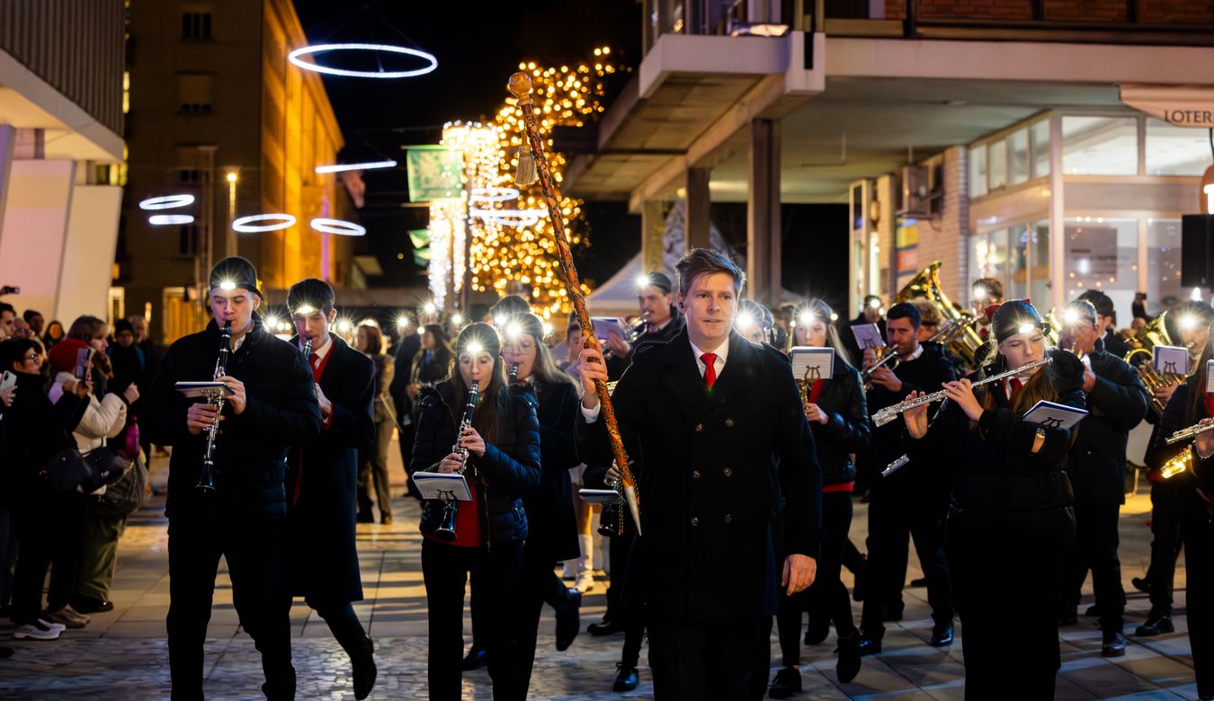 Povorka na Bevkovem trgu
