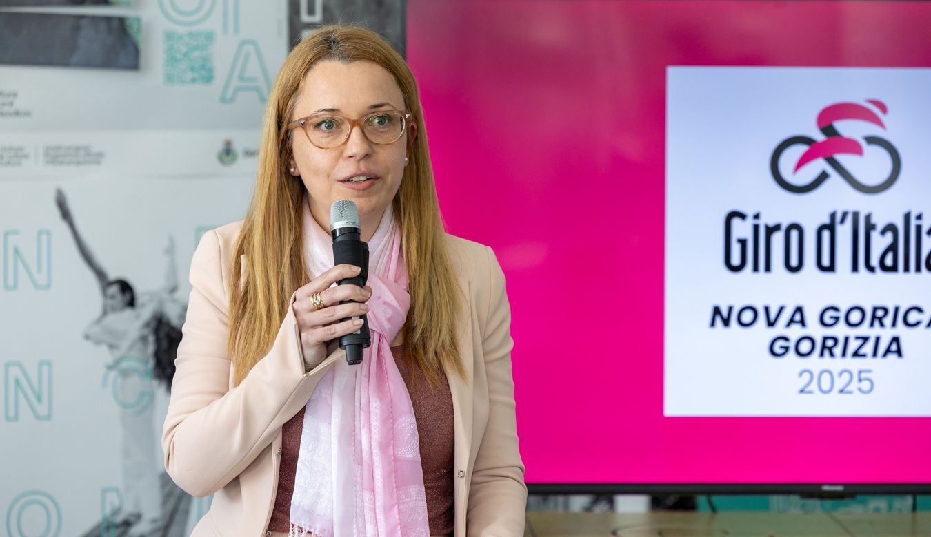 Govorka na novinarski konferenci, Ana Lahajnar