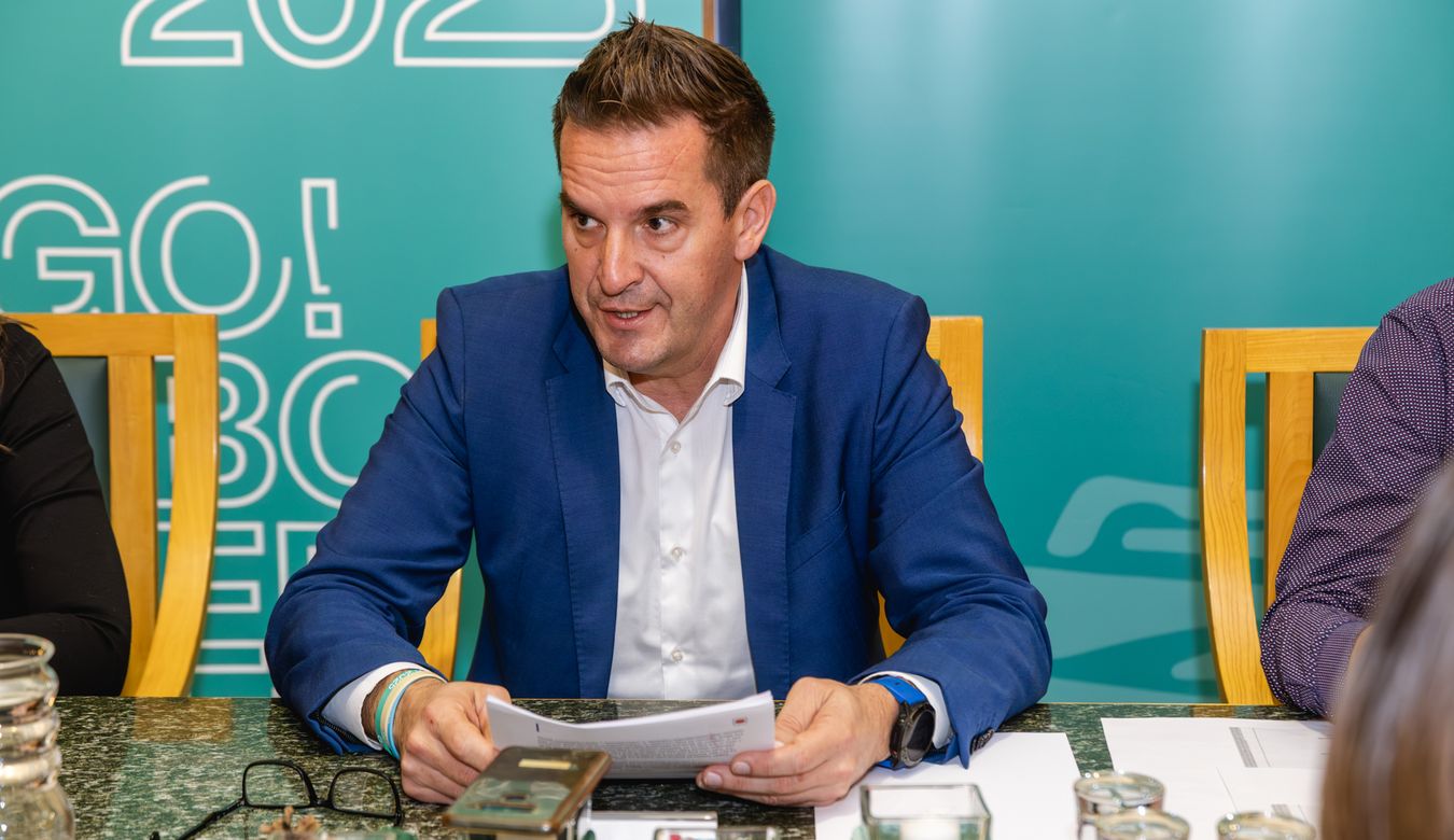 Govornik na novinarski konferenci, župan Mestne občine Nova Gorica Samo Turel