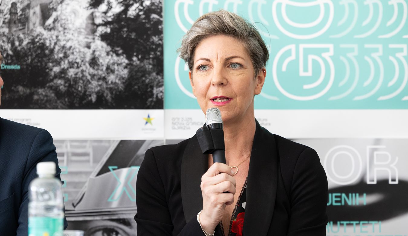 Govorka na novinarski konferenci, Tina Novak Samec