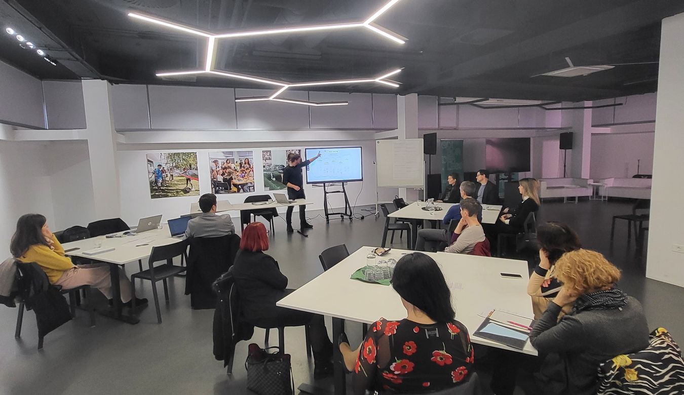 Fotografija s posveta.