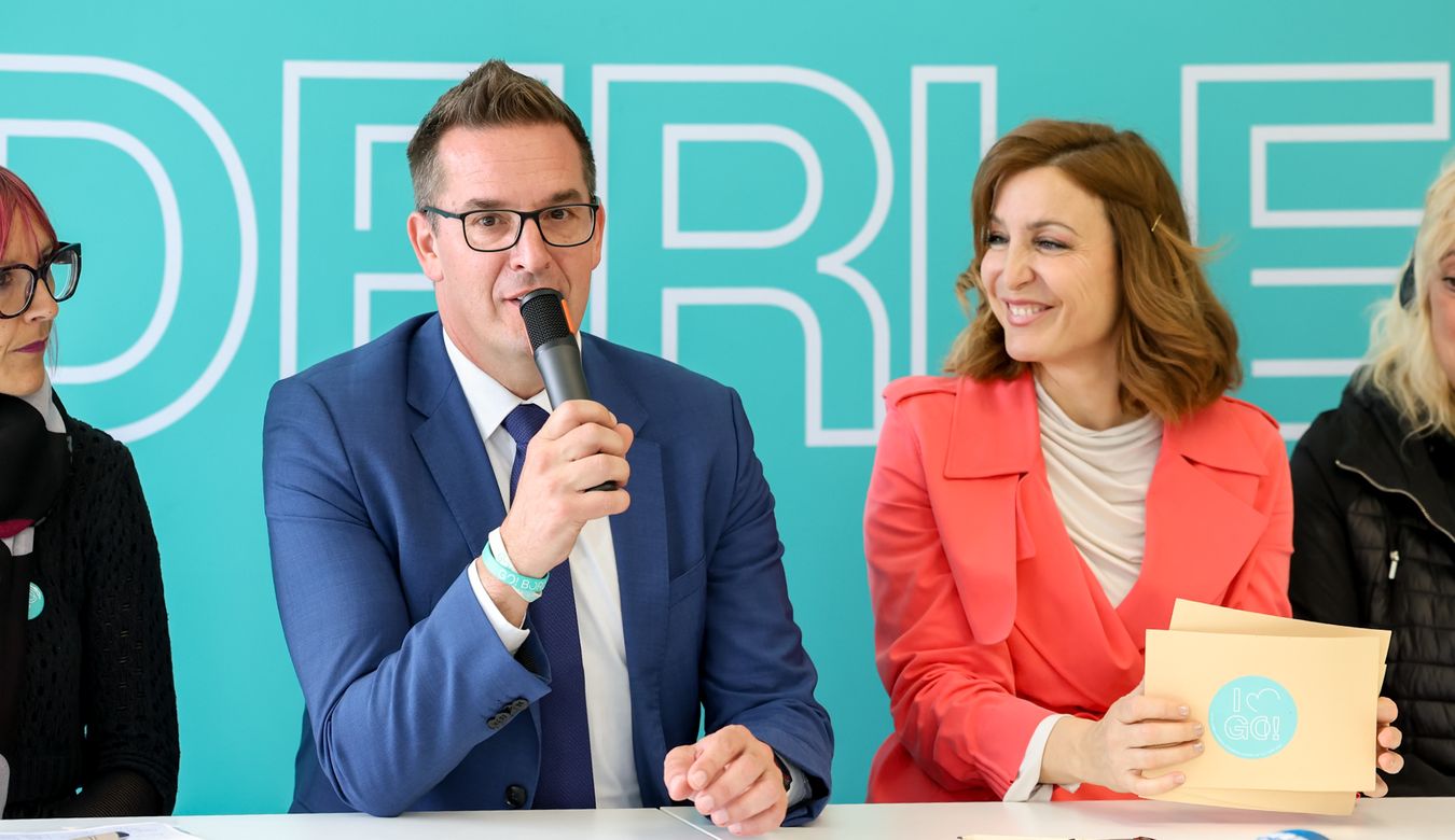 Govornik na novinarski konferenci, župan Mestne občine Nova Gorica Samo Turel
