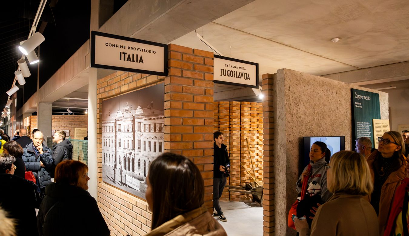 Fotografija z razstave Mesto na meji.