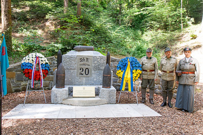 Obnovljen spomenik ukrajinskim vojakom na soški fronti