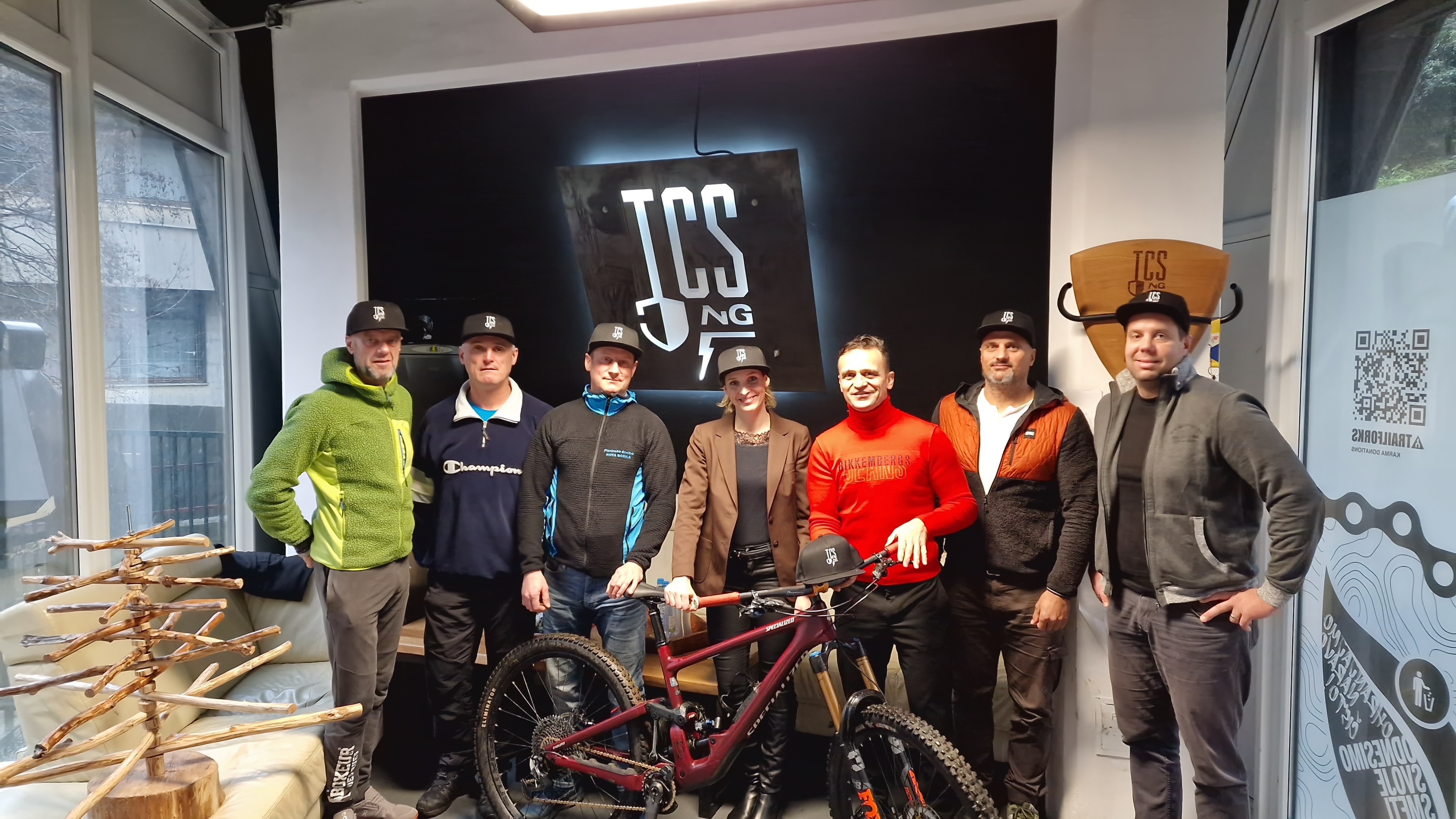 Podžupan Simon Rosič s člani TCS, Društvo graditeljev gorsko kolesarskih poti Nova Gorica