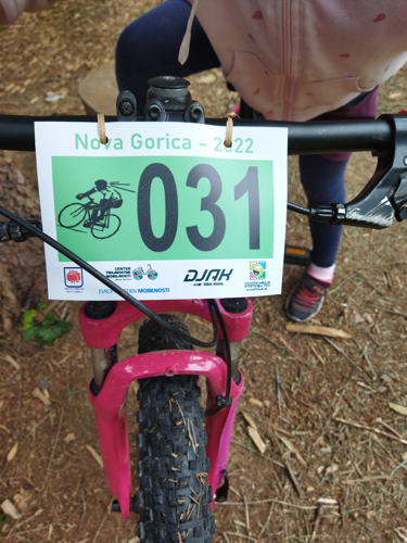 Startna številka za otroški kolesarski kros.