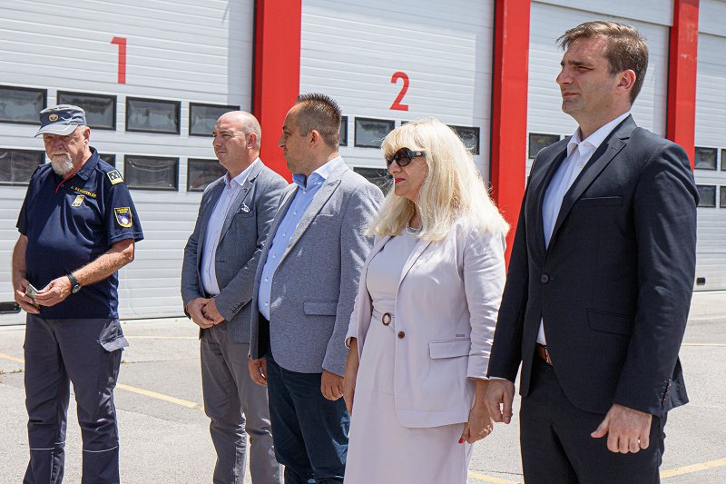 župan dr. Klemen Miklavič ter predsednik gasilcev severnoprimorske regije Jožko Dakskobler s predstavniki delegacije iz Severne Makedonije